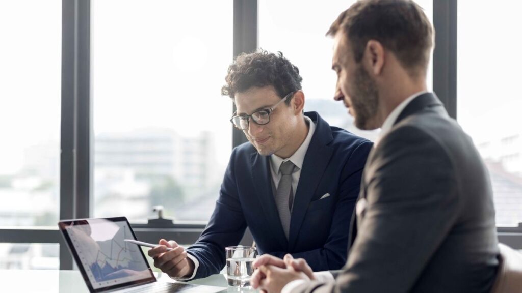 Practical Strategies for Small Investors in the UK to Benefit from Dividend Funds in a Volatile Market