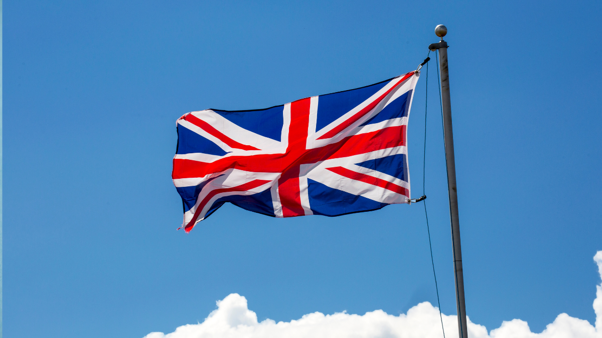 The Evolution of Personal Credit in the United Kingdom: Digital Banks vs Traditional Lenders in the Race for Fast Loans