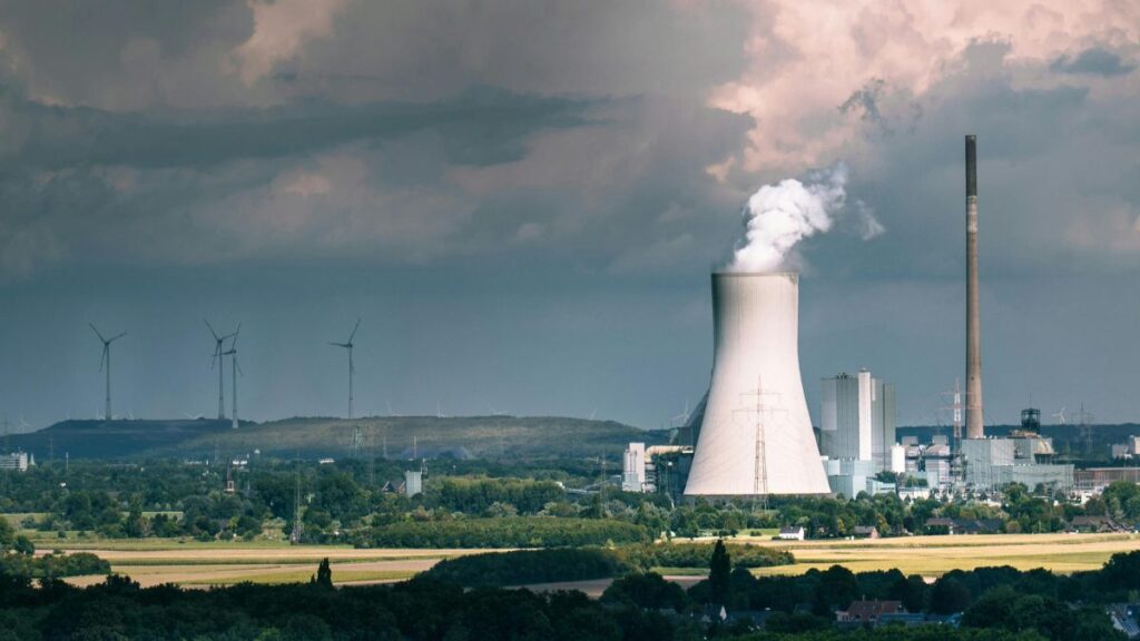 Investing in nuclear energy in the UK: financial returns and its role in the energy transition