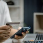 How to use automatic rounding apps to save effortlessly in the UK